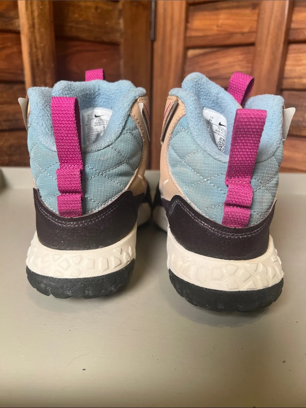 Nike Terrascout girls 3Y Style FV4173-200. Mixed-Material High-Top Sneakers.